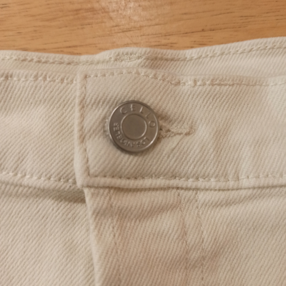 NWT women's Cello White Boyfriend cutoff Shorts SIZE XL - Picture 5 of 16